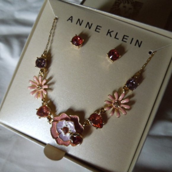 NWT Anne Klein Gold Tone Pink Crystal Set - Picture 2 of 7